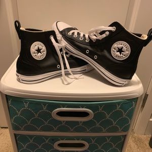 NWOT ✨ Women’s High Top Converse